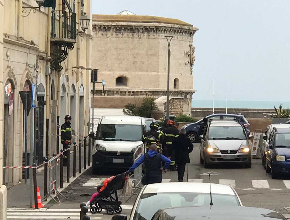 cornicione centro civitavecchia vvf vigili fuoco pompieri municipale civitavecchia 2