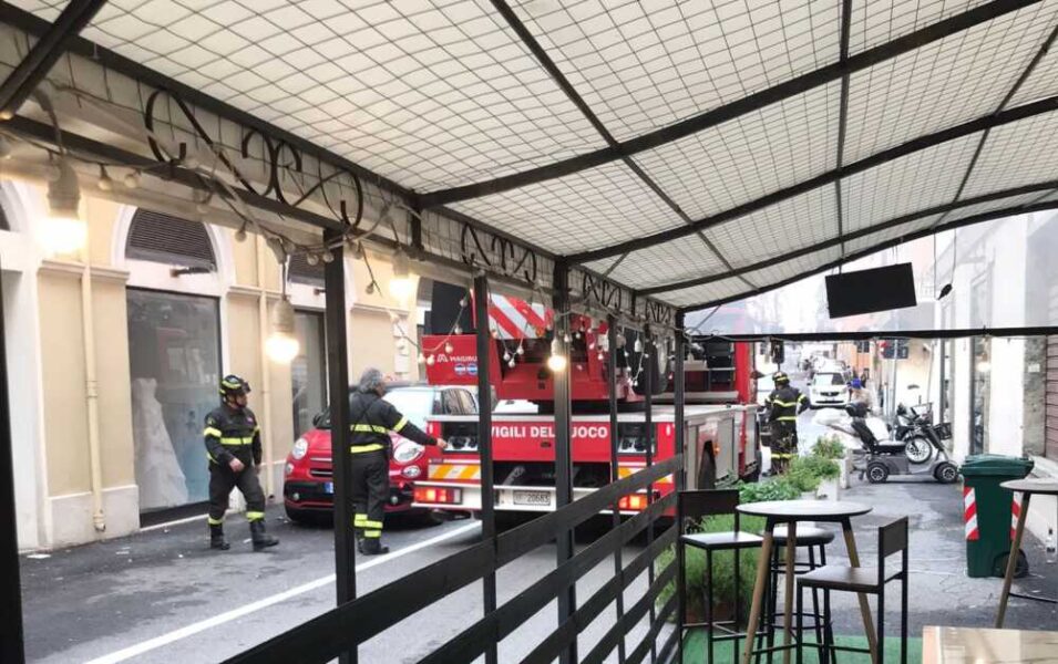 cornicione centro civitavecchia vvf vigili fuoco pompieri municipale civitavecchia 2