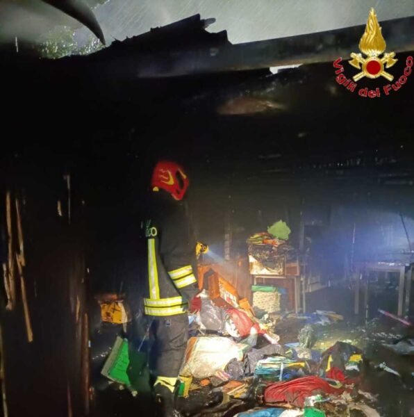 incendio baracca civitavecchia sud aurelia 1