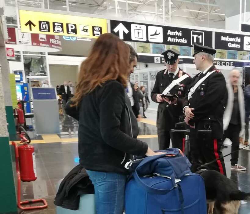 CP AEROPORTI – Controlli dei Carabinieri presso l’aeroporto di Fiumicino (6) CP AEROPORTI - Controlli dei Carabinieri presso l'aeroporto di Fiumicino (6)