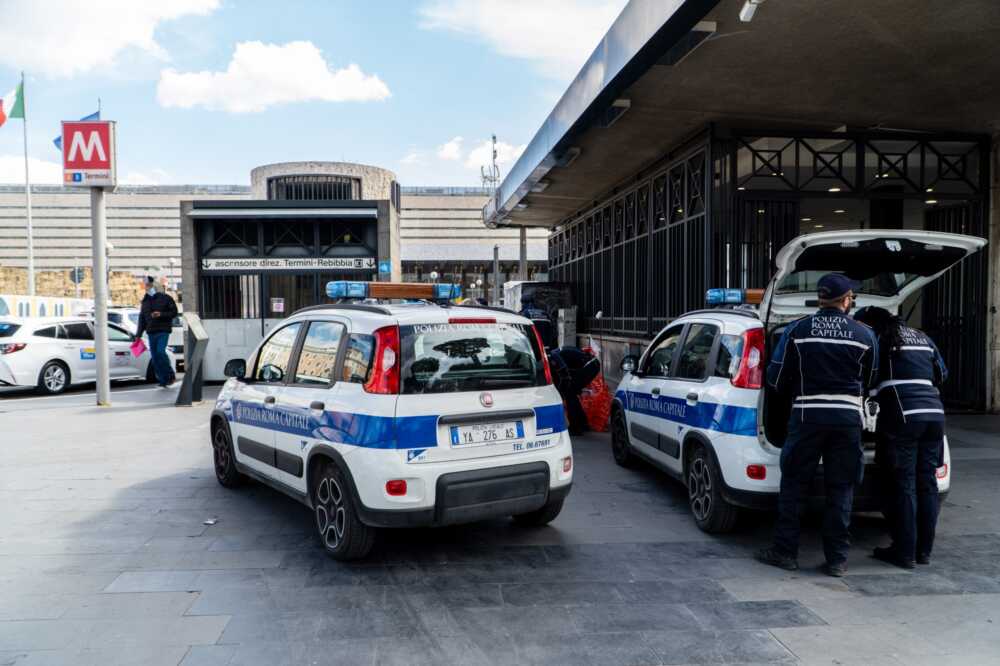 Controlli stazione Termini Polizia Locale municipale roma capitale