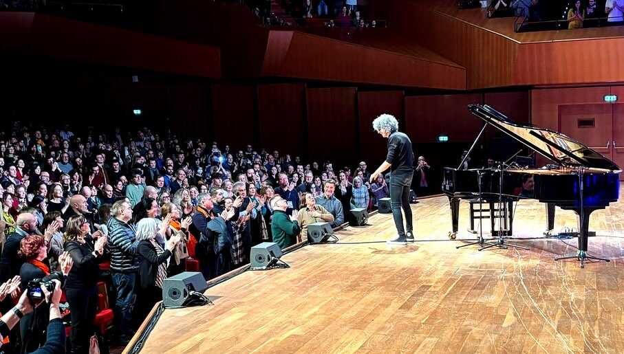 Giovanni Allevi incanta Roma, standing ovation per il primo concerto post-malattia