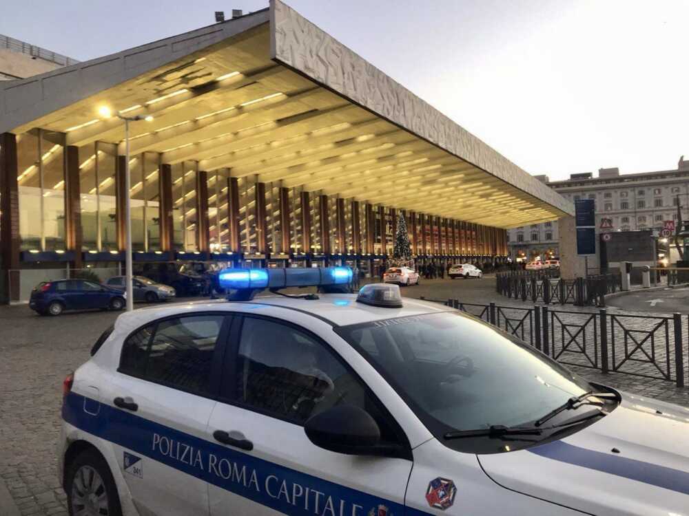 Polizia locale arresta kosovaro e ucraino Polizia locale arresta kosovaro e ucraino