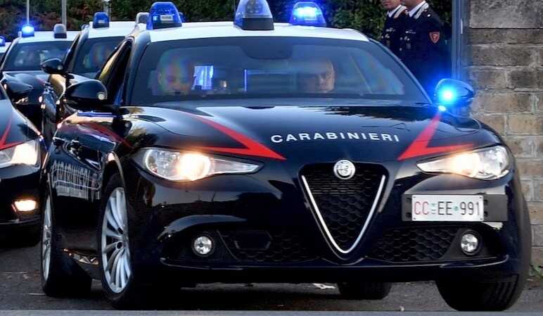 Giovane trova una mina ai bordi di un canale: la scoperta a Maccarese