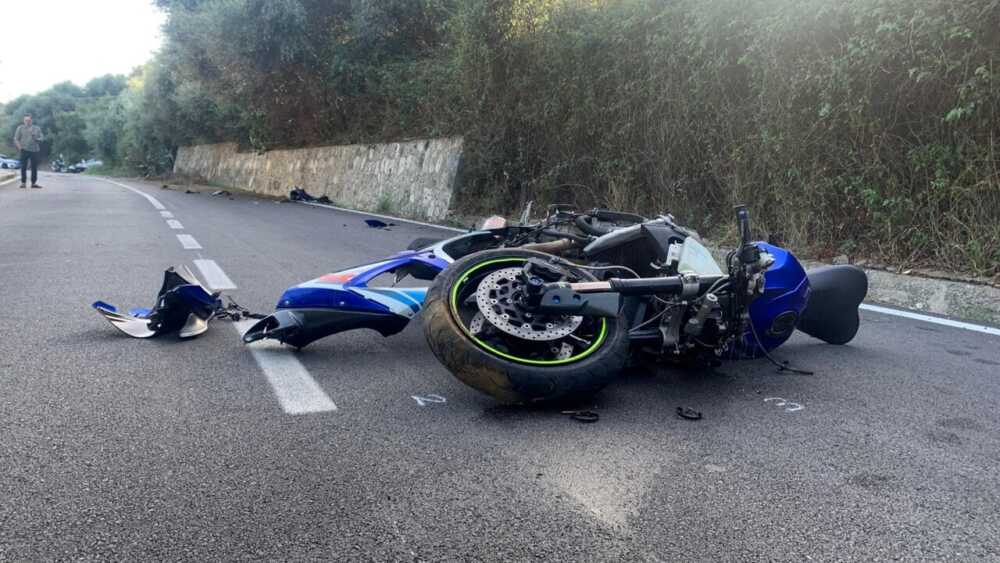 foto di repertorio incidenti mortali moto a terra