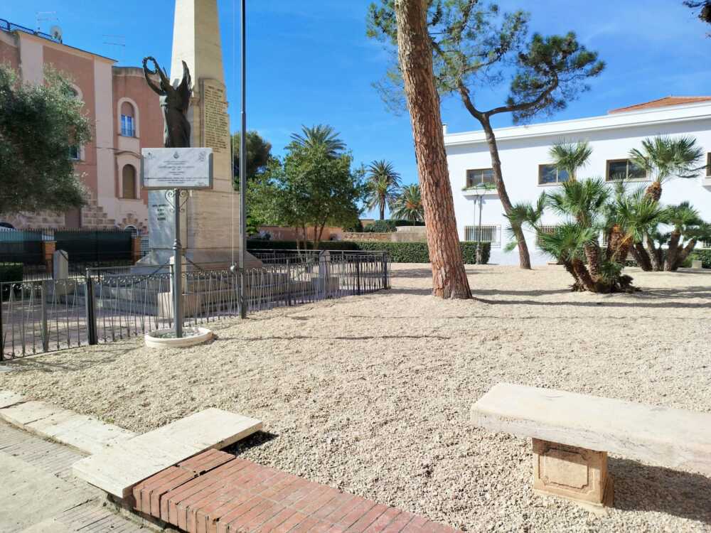 giardino di Piazza Unità d’Italia, zona Caccia Riserva santa marinella (1) giardino di Piazza Unità d’Italia, zona Caccia Riserva santa marinella (2)