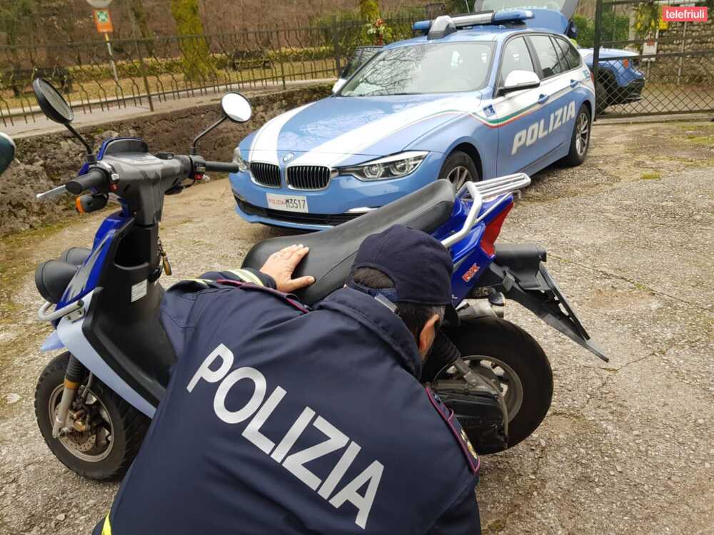 motorini rubati scooter polizia 2 motorini rubati scooter polizia 2