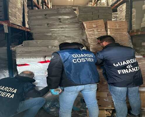 Tre tonnellate di pesce sequestrate da Guardia Costiera e Finanza di Civitavecchia