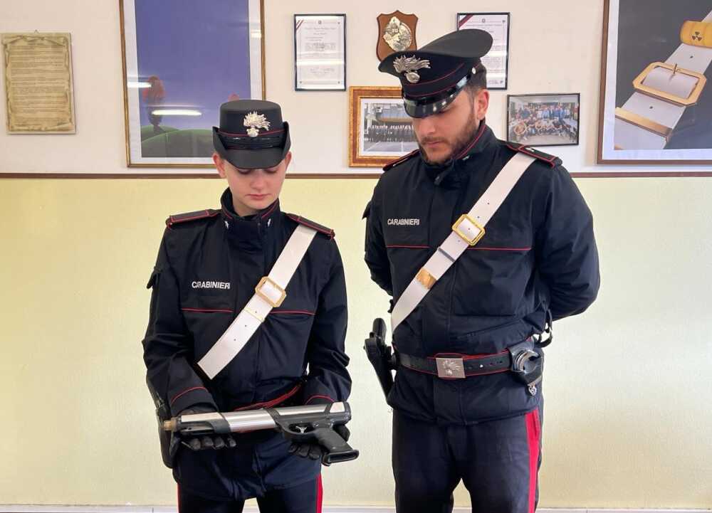 Il fucile da sub sequestrato dai Carabinieri arresto anguillara Il fucile da sub sequestrato dai Carabinieri arresto anguillara