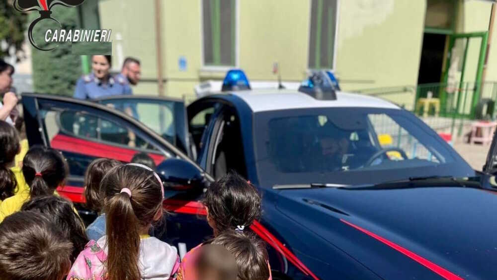carabinieri bambini asilo