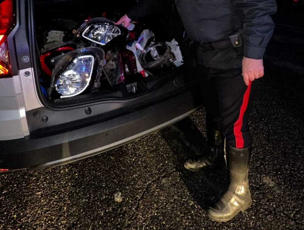fari rubati carabinieri roma fari rubati carabinieri roma