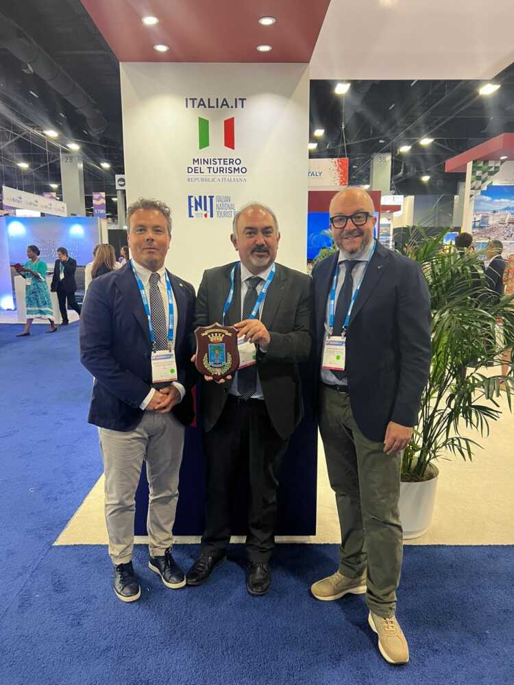 serpa rotelli console mistò miami seatrade