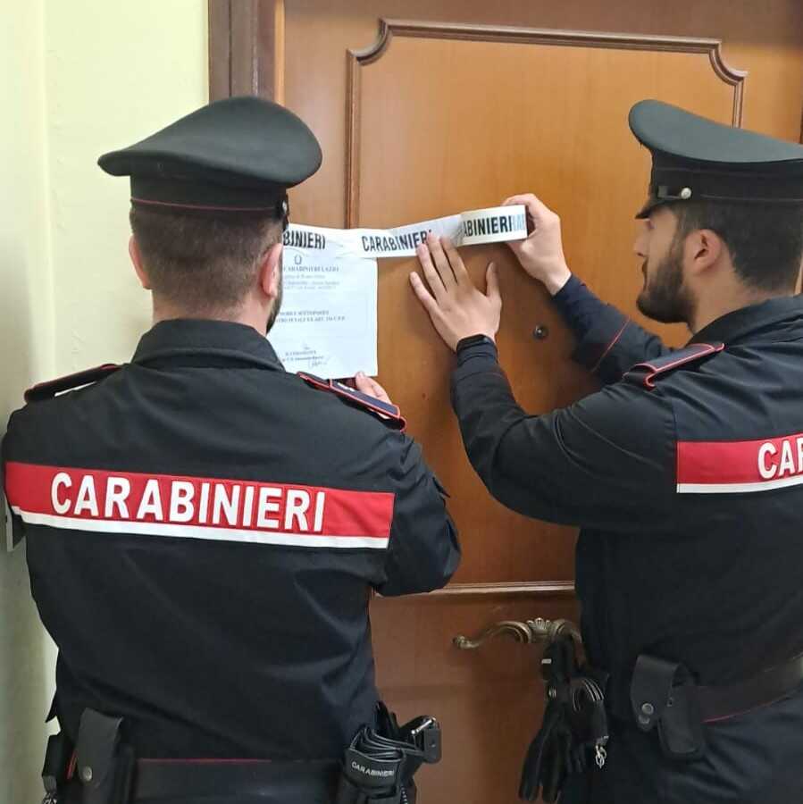 sigilli appartamento sequestrato dai Carabinieri (1)