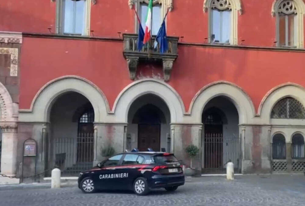 Sesso in cambio di vantaggi economici, arrestato funzionario del Comune di Campagnano