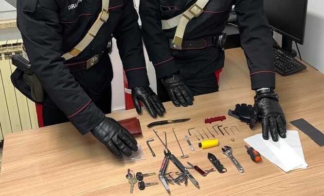 PARIOLI - Gli arnesi da scasso sequestrati dai Carabinieri