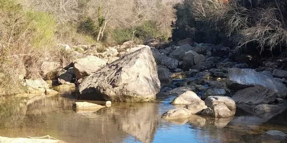 UNA IMMAGINE DEL RIO CHE SCORRE ACCANTO ALLE AQUAE CAERETANAE UNA IMMAGINE DEL RIO CHE SCORRE ACCANTO ALLE AQUAE CAERETANAE