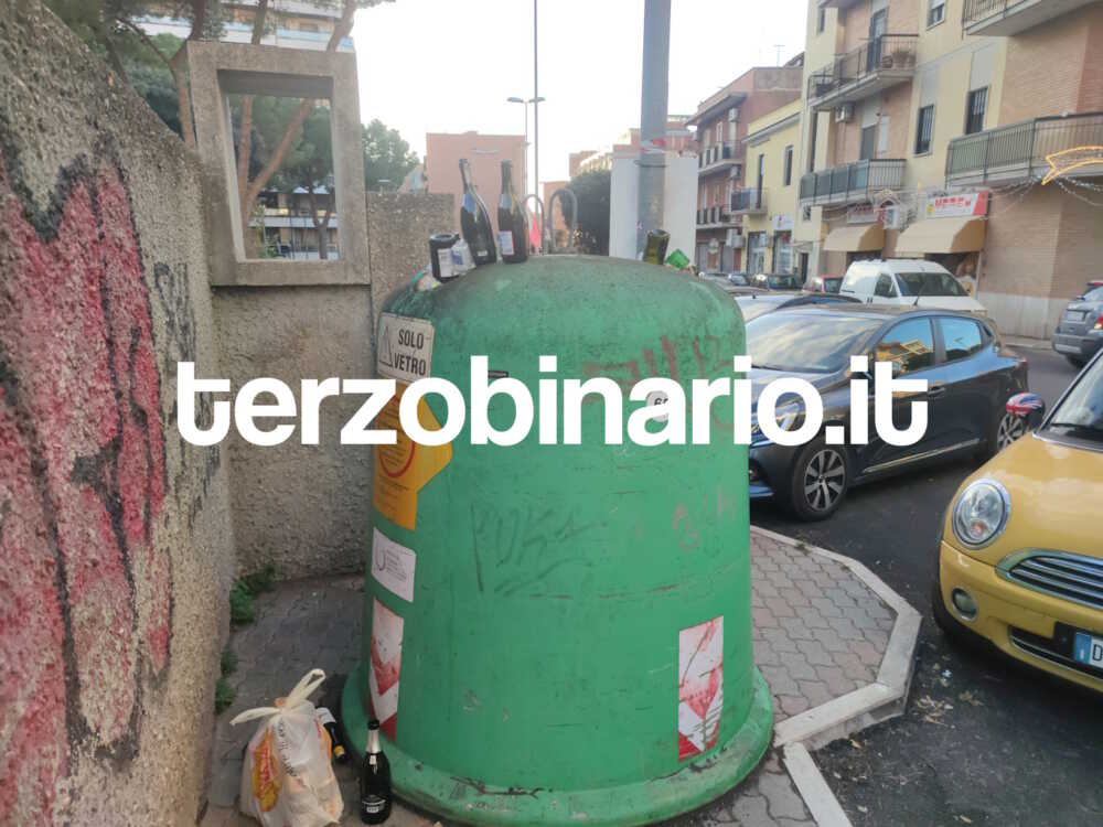 campana raccolta vetro marciapiede civitavecchia