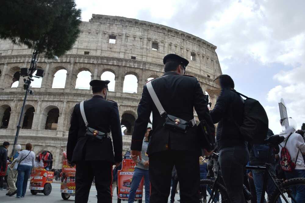 carabinieri colosseo