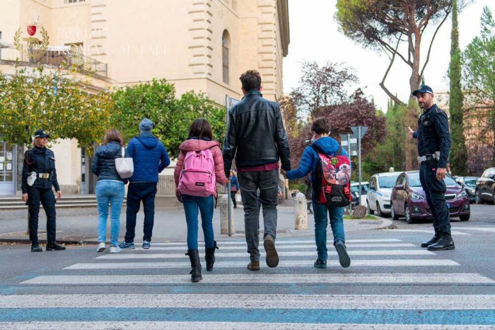 Genitori e figli a scuola di sicurezza stradale