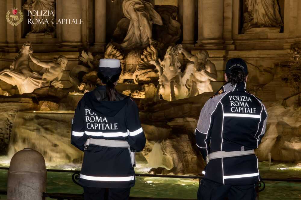 polizia roma capitale fontana di trevi polizia roma capitale fontana di trevi