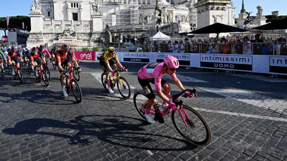 Passa il Giro d’Italia, cambia la viabilità: chiuso un tratto della Salaria