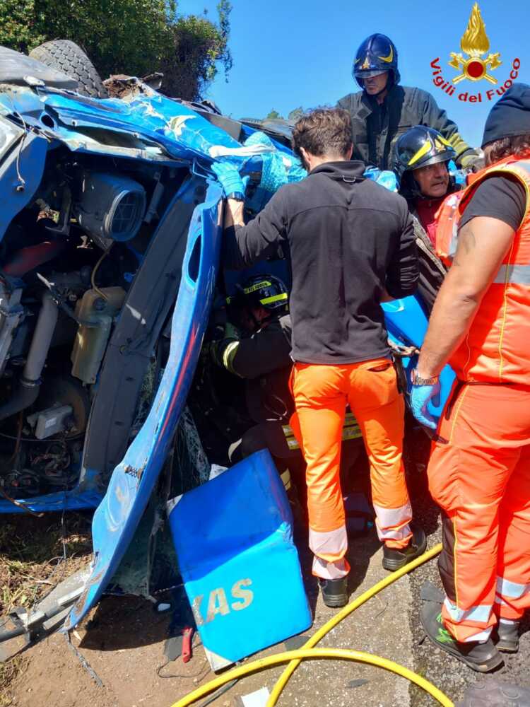 incidente a12 bus vvf vigili fuoco pompieri 2 incidente a12 bus vvf vigili fuoco pompieri 2