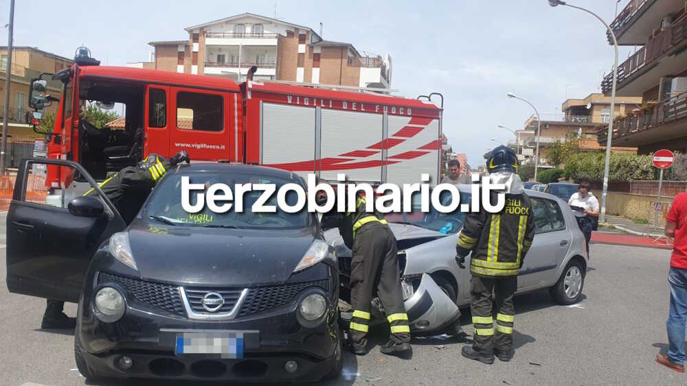 incidente via Napoli Ladispoli vvf vigili fuoco pompieri ambulanza 88 incidente via Napoli Ladispoli vvf vigili fuoco pompieri ambulanza 100