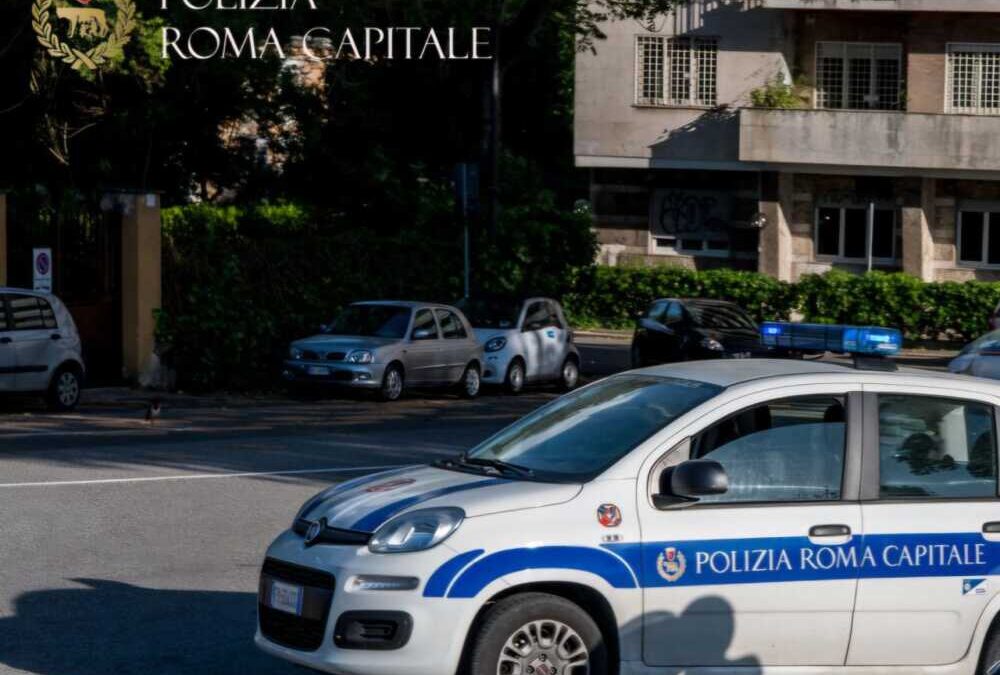 Incidente in via Ardeatina: scontro auto-scooter, grave 30enne