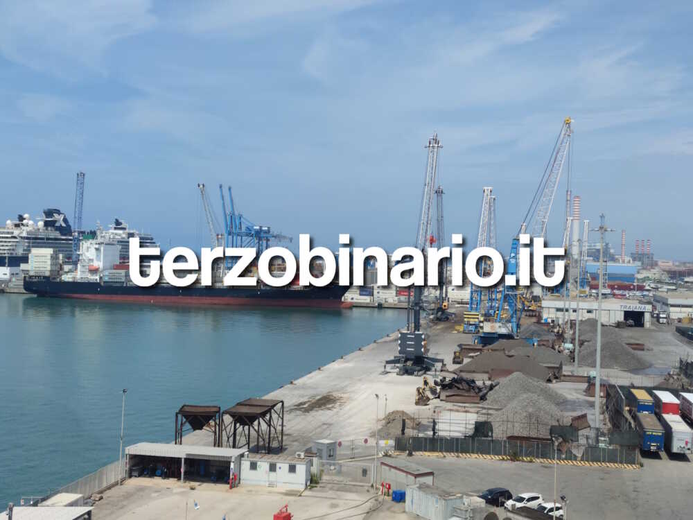 porto commerciale industriale civitavecchia container (22) porto commerciale industriale civitavecchia container (22)