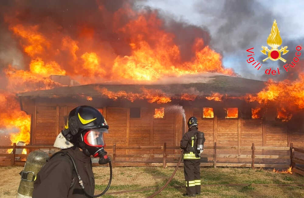 stabilimento-in-fiamme_e7cef