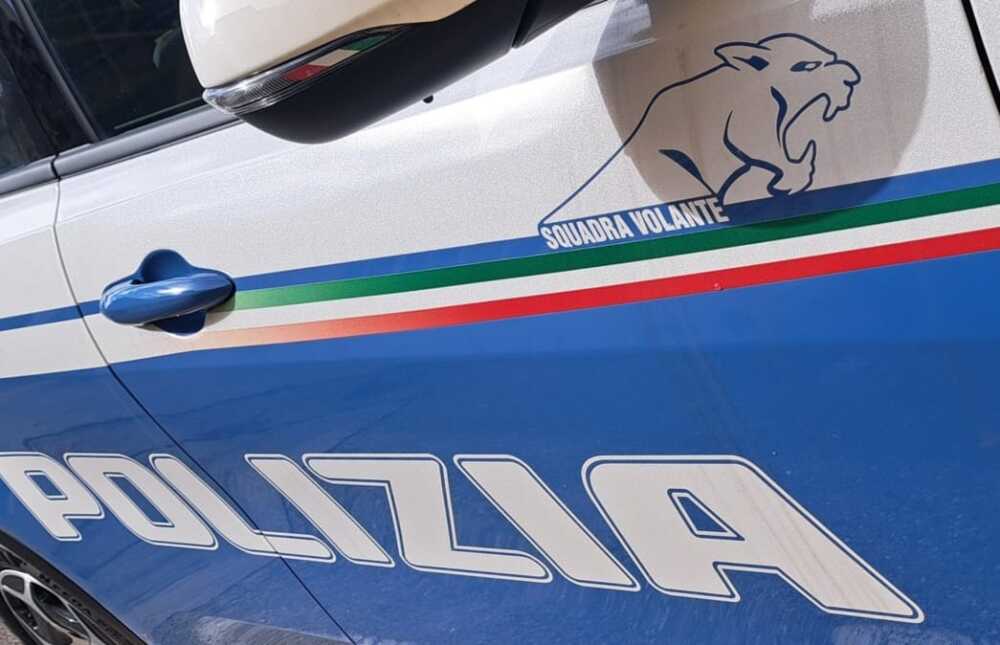 volante auto polizia roma