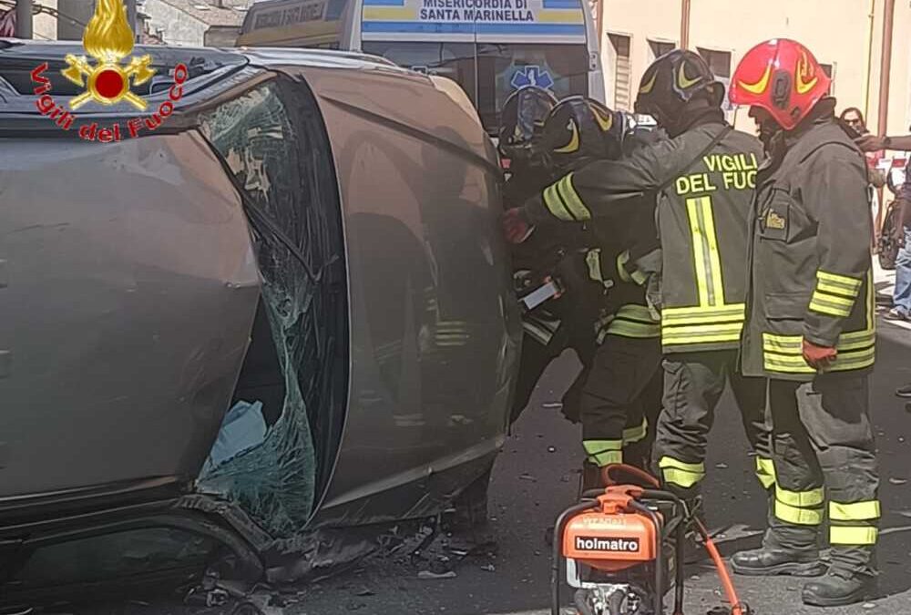 Scontro fra auto ad Allumiere, danneggiata condotta del gas