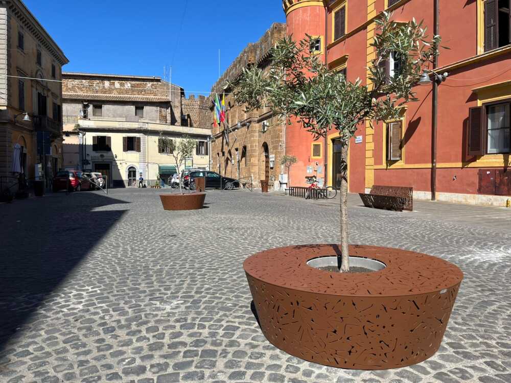 Nuovi Arredi in Piazza Risorgimento cerveteri 1
