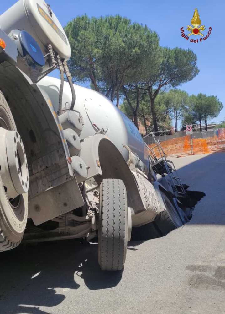 betoniera sprofondata voagine via sestio menas vvfvigili fuoco pompieri (3) betoniera sprofondata voagine via sestio menas vvfvigili fuoco pompieri (3)