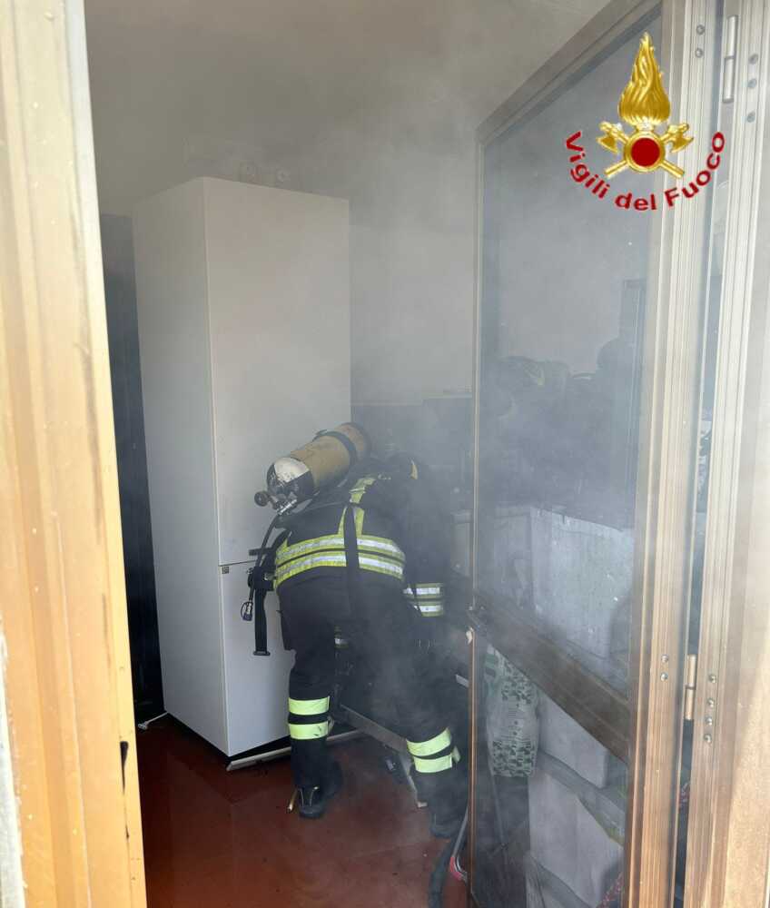 fiamme forno civitavecchiavvf vigili fuoco pompieri