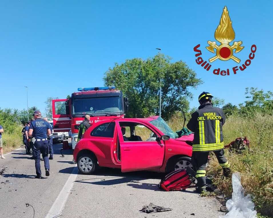 incidente campagnano vvf vigili fuoco pompieri (2) incidente campagnano vvf vigili fuoco pompieri (2)