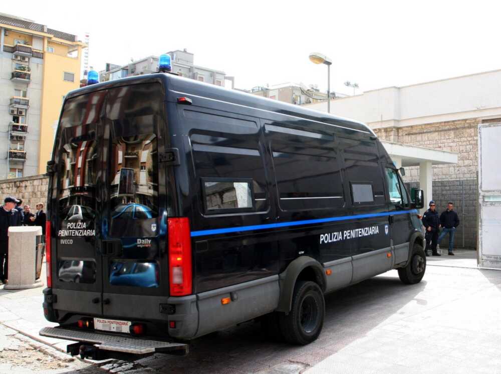 polizia-penitenziaria furgone polizia-penitenziaria furgone