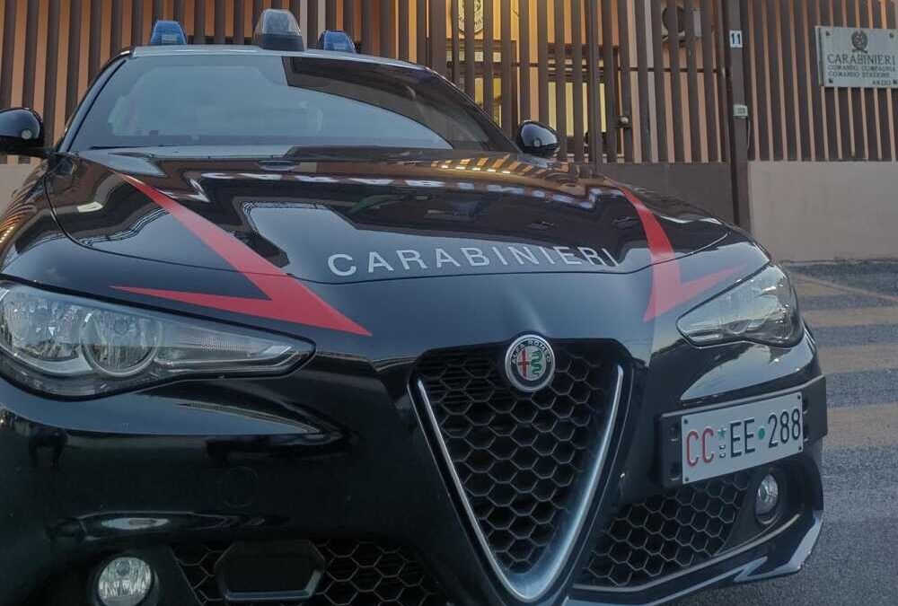 Trovato nel pianerottolo della ex: alert del braccialetto anti-stalker lo tradisce