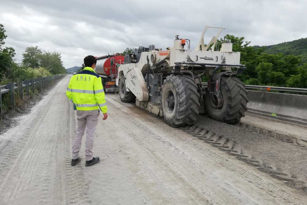 Lavori sul ponte dell’Arrone, corsia unica al km 104,400