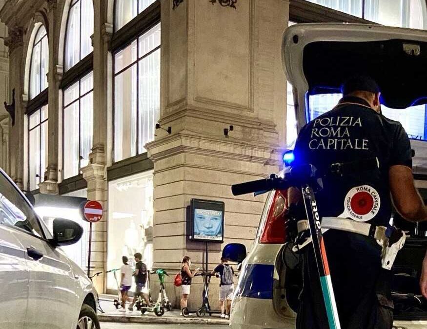 Dribbla i controlli e colpisce agente: arrestato rider dalla Polizia locale