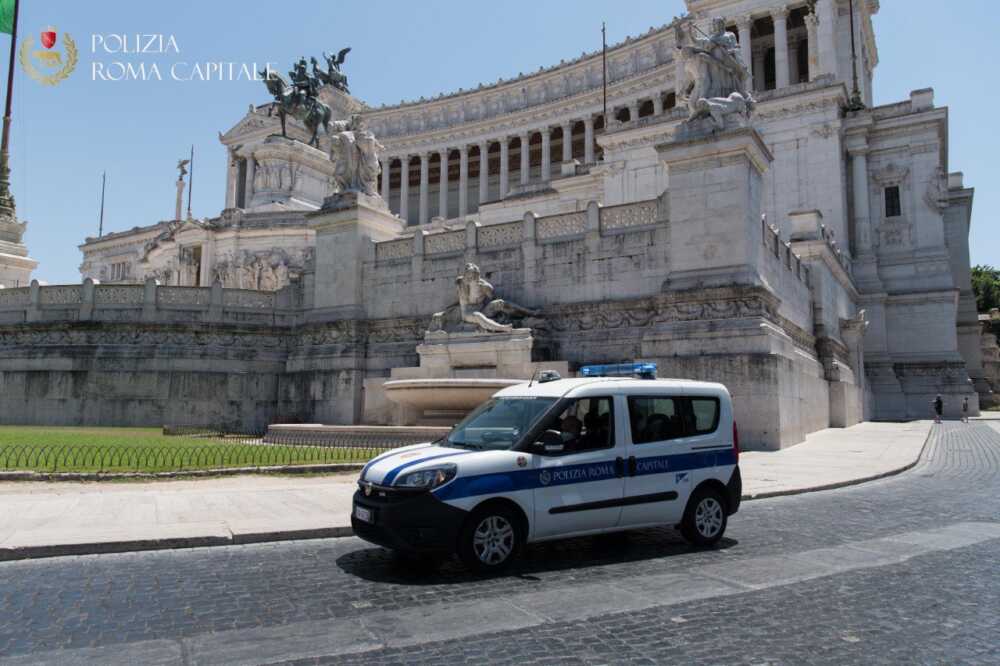 Foto Altare Patria polizia locale Foto Altare Patria polizia locale