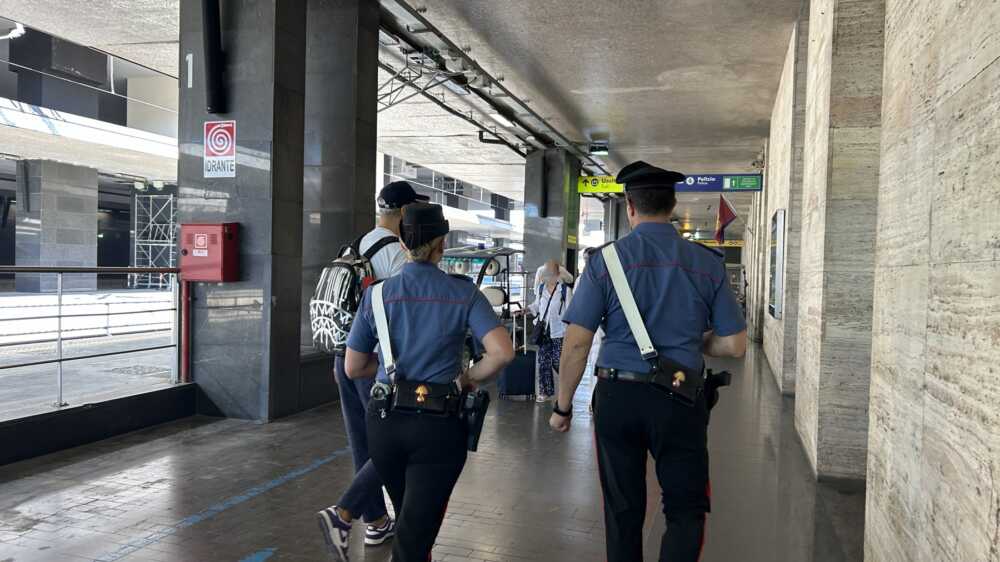 GRUPPO RM – Controlli dei Carabinieri a Termini (3) GRUPPO RM - Controlli dei Carabinieri a Termini (3)