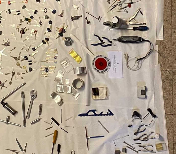 Arrestato il “chiavaro” dei ladri a Roma: in valigia le attrezzature per i duplicati
