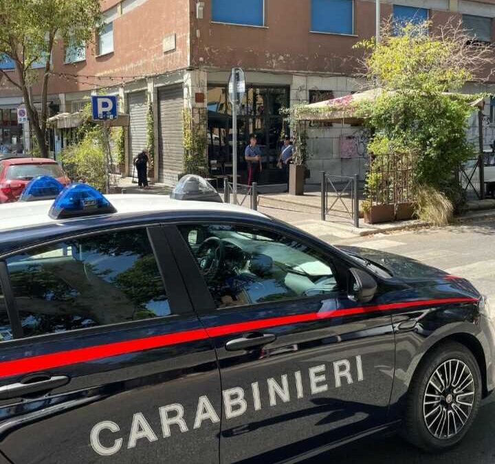 Esplosione alla Garbatella: danneggiate vetrina del bar e fiancata di un’auto