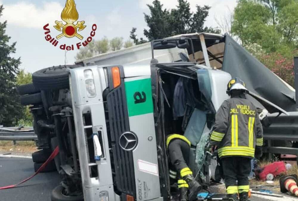 Incidente sulla Roma-Fiumicino: tir ribaltato allo svincolo di Civitavecchia, arriva l’elisoccorso