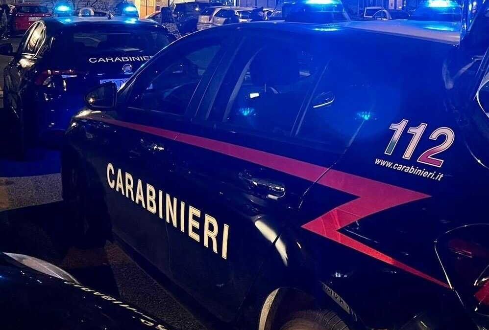 Rissa nel bar: prima gli apprezzamenti a una donna poi le botte da orbi