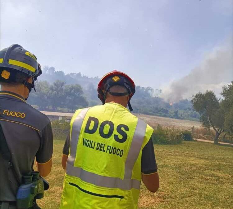 Maxi incendio a fra Anguillara e Cesano, salvati due anziani disabili