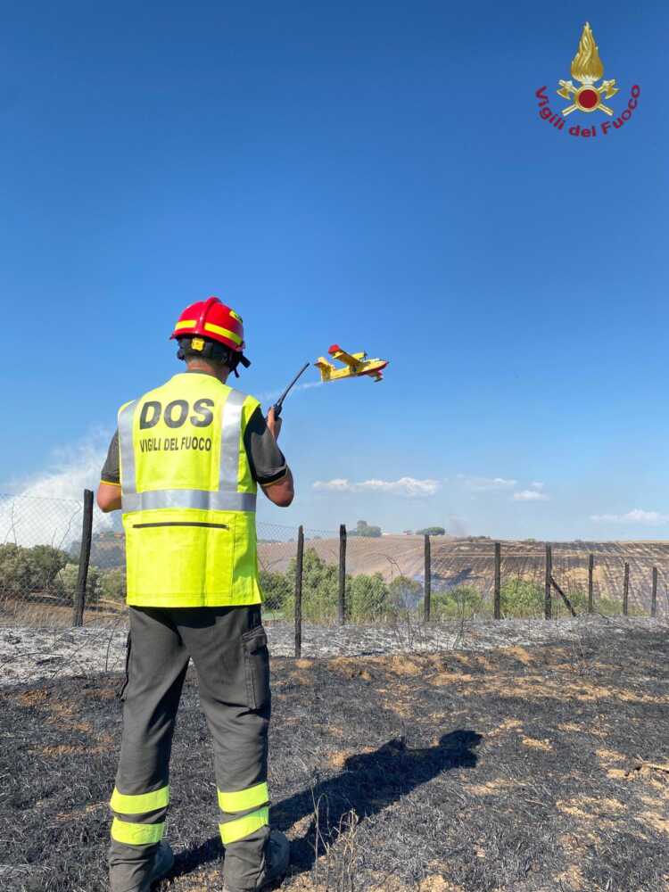 dos vvf vigili fuoco pompieri incendio boschivo canadair dos vvf vigili fuoco pompieri incendio boschivo canadair
