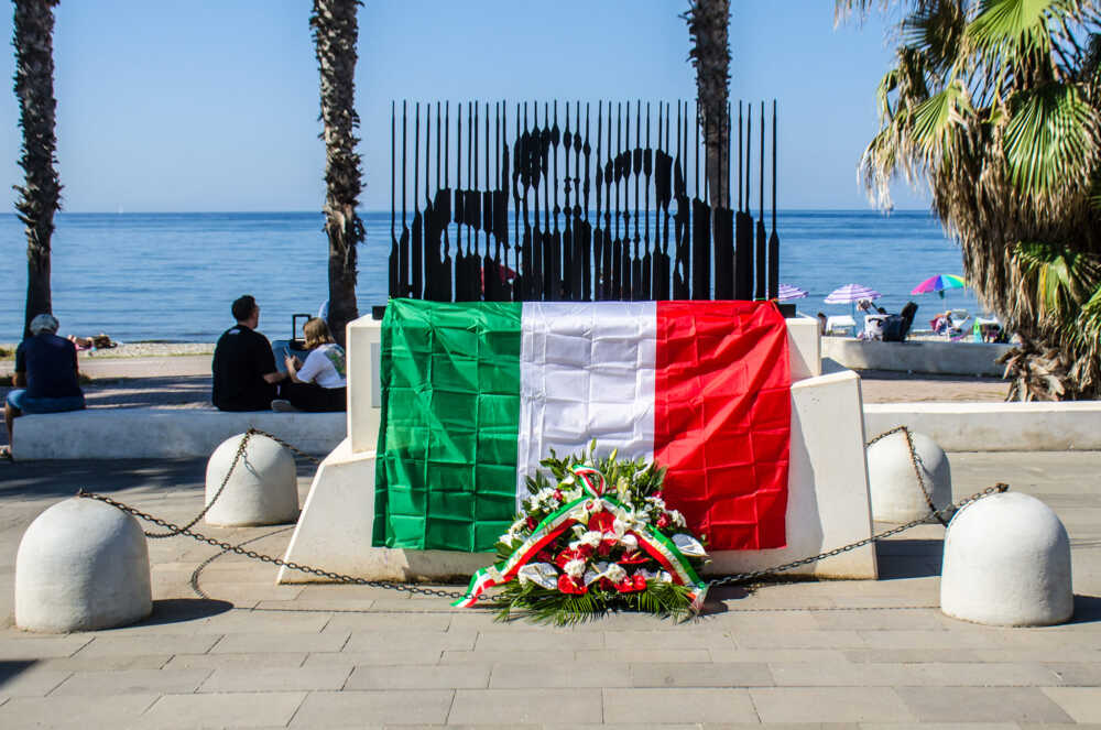 falcone borsellino monumento civitavecchia tricolore falcone borsellino monumento civitavecchia tricolore