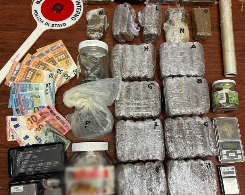 Spacciatore in bicicletta: 65enne trovato con quasi sei chili di hashish